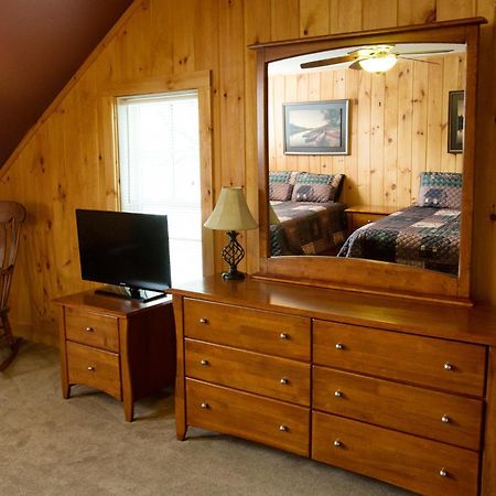 Shore Meadows Lodge Llc Lake George Ruang foto